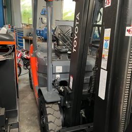 Toyota Gas Stapler mit 2500kg Tragkraft