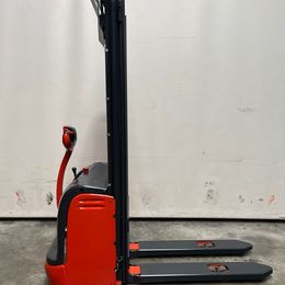 Linde Elektro Stapler mit 1200kg Tragkraft