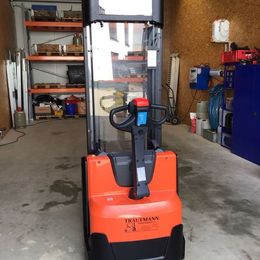 Toyota Elektro Stapler mit 1400kg Tragkraft