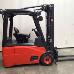 Linde Elektro Stapler mit 1600kg Tragkraft