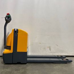 Jungheinrich Elektro Stapler mit 2000kg Tragkraft