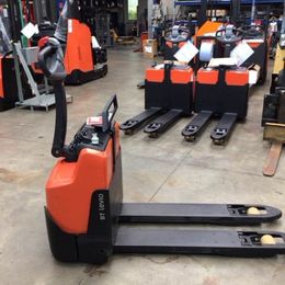 Toyota Elektro Stapler mit 1600kg Tragkraft