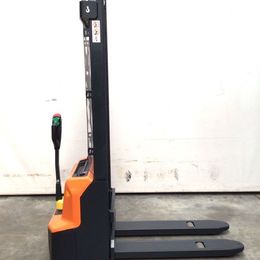 Doosan Elektro Stapler mit 1200kg Tragkraft